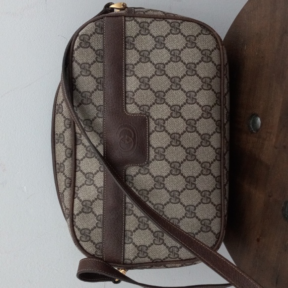 Authentic Vintage Gucci Interlocking GG Monogram Supreme Crossbody Bag - Picture 2 of 11